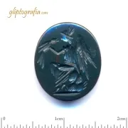 Γλυπτογραφία σφραγιδόλιθος Νίκη πτερωτή καθήμενη Γλυπτογραφία σφραγιδόλιθος Νίκη πτερωτή καθήμενη